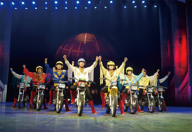 Red Theatre Beijing Acrobatic Show